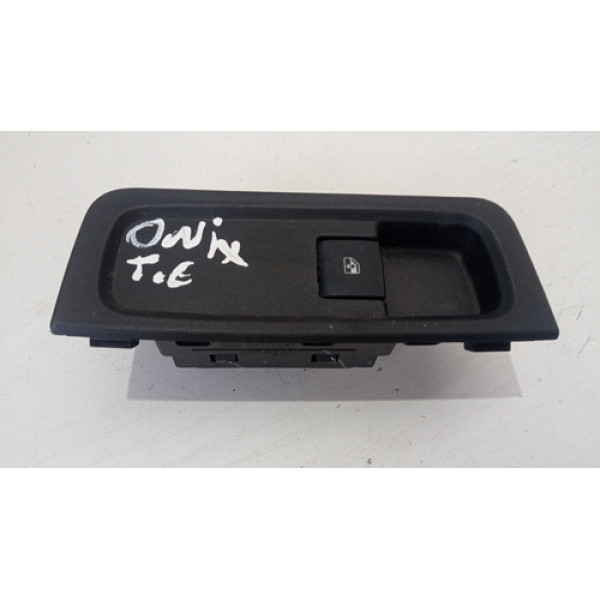 Botão Vidro Traseiro Esquerdo Gm Onix 2010 A 2019 Original