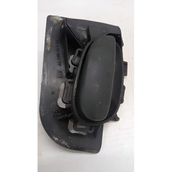 Maçaneta Interna Tras Esquerdo Peugeot 207 06/10 Original Preto Dianteira