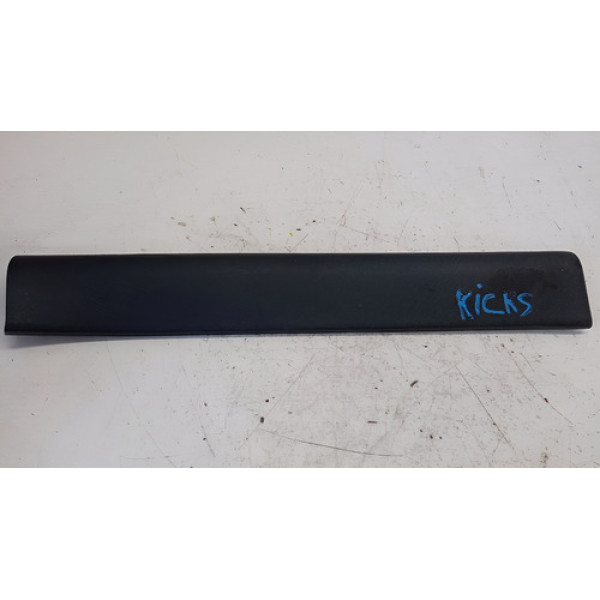 Soleira Porta Dianteira Direita Nissan Kicks 2020 Preto