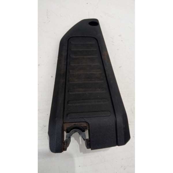 Moldura Descansa Pé Fiat Strada Freedom 2023