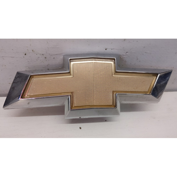Emblema Parachoque Dianteiro Gm Onix Prisma 2013/16 Original Dourado