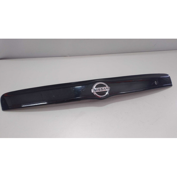 Moldura Luz De Placa Nissan Versa 2015 A 2020 Original - Preto