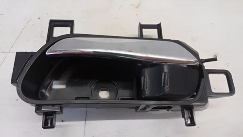 Maçaneta Interna Porta Traseira Esquerda Kicks 2020 Original Preto/cromado Traseira